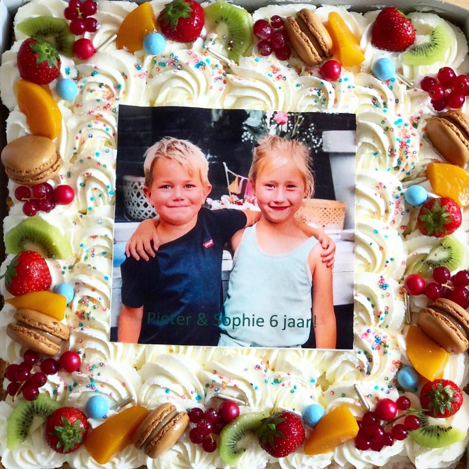 AADA5C40-11E7-4CFA-B8C7-410D93E92049