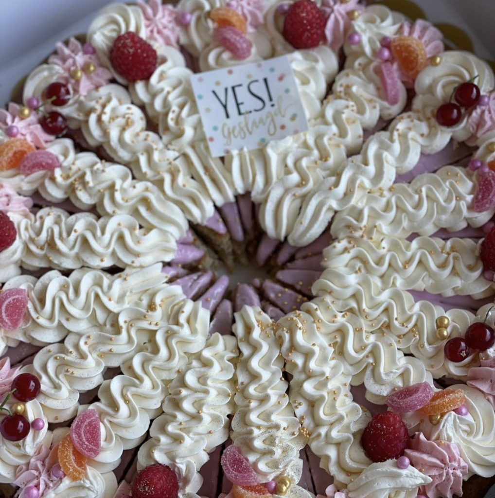 Geslaagd oranjekoek rond